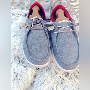 NEW Women’s Hey Dudes baby blue & hot pink Size 11